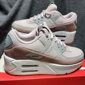 Nike Air Max 90 LV8 in the "Smokey Mauve" 9W